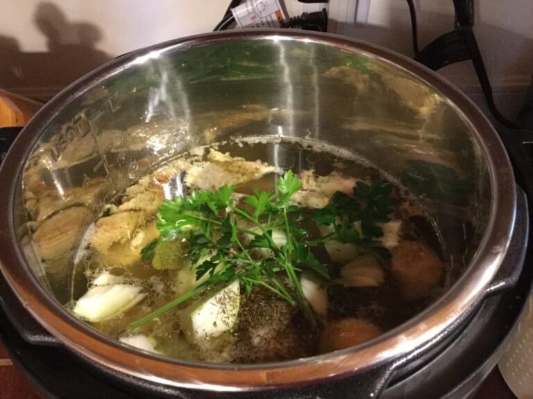 Bouillon de poulet dans l'Instant Pot